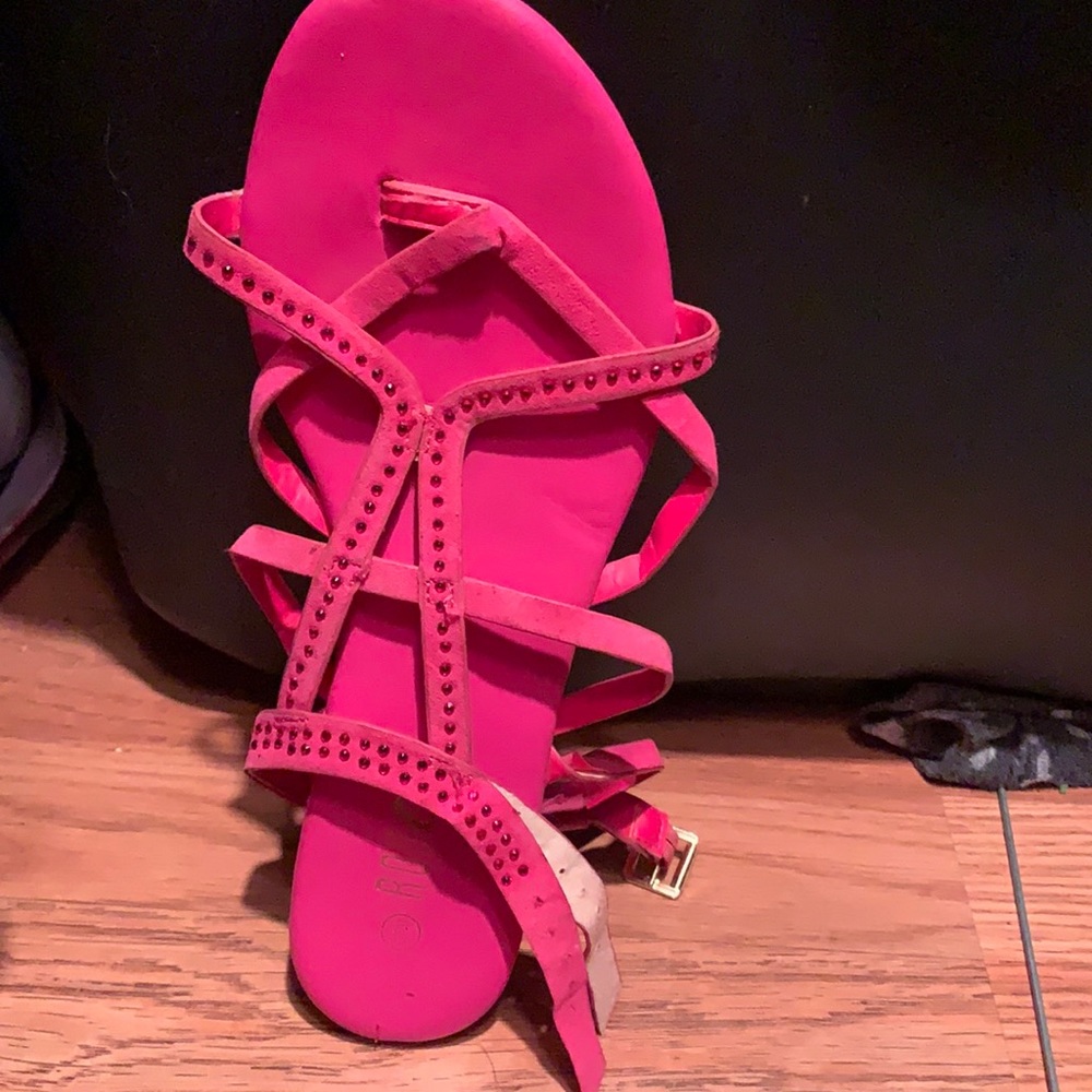 I am selling some pink Sandles they are comfortable and good to be waking in